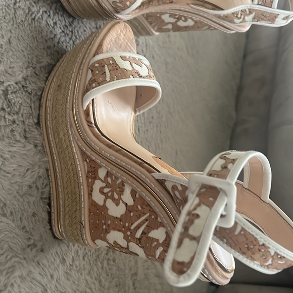 Jessica Simpson platform sandals - Picture 2 of 4
